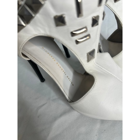 Giuseppe Zanotti Studded Cut out Booties - Picture 8 of 9